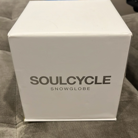 Soulcycle Vintage Holiday Snowglobe!  Very rare find for your SC enthusiast - Picture 8 of 10